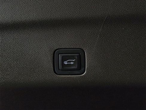 Used 2023 GMC Yukon SLT image 9