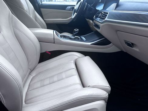 Used 2022 BMW X7 xDrive40i w/ Premium Package image 42