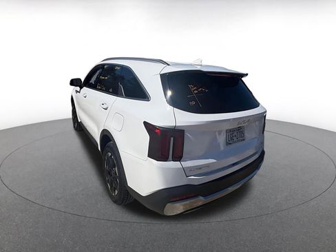 Used 2024 Kia Sorento S image 8