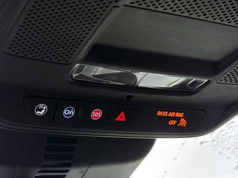 Used 2025 GMC Acadia Elevation image 24