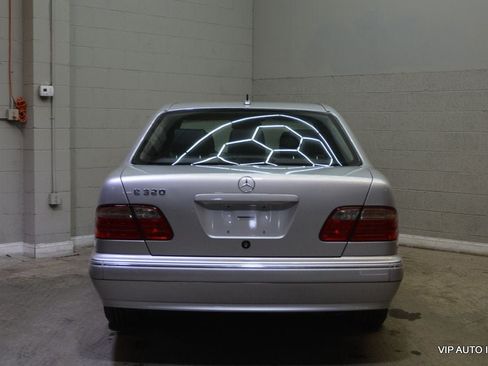 Used 2002 Mercedes-Benz E 320 Sedan image 10