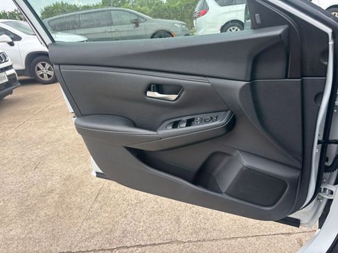 Used 2025 Nissan Sentra SV image 18