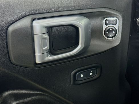 Used 2024 Jeep Wrangler Unlimited w/ Convenience Group image 19