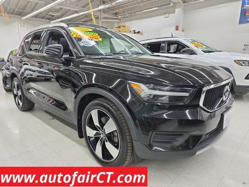 Used 2020 Volvo XC40 T5 Momentum w/ Protection Package AWD/4WD image 1