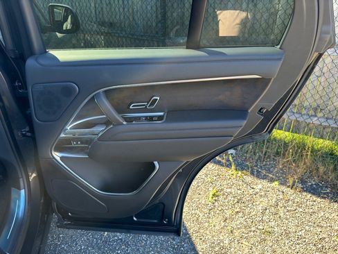 New 2025 Land Rover Range Rover Long Wheelbase SE image 16