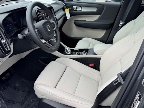 New 2026 Volvo XC40 B5 Ultra w/ Climate Package image 18