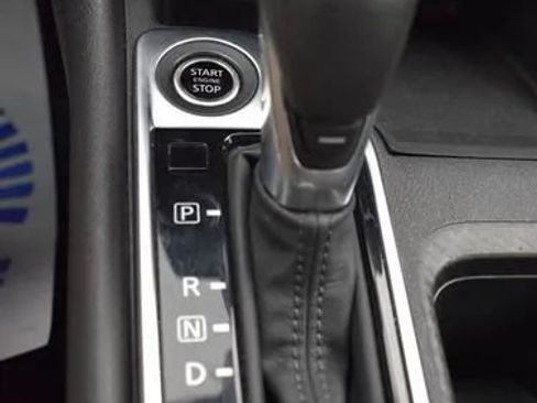 Used 2025 Nissan Sentra SV FWD image 33