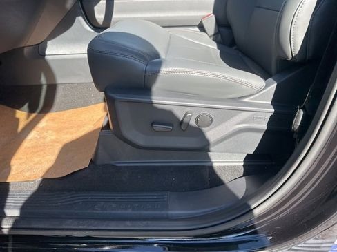 New 2025 Ford Expedition Active image 17