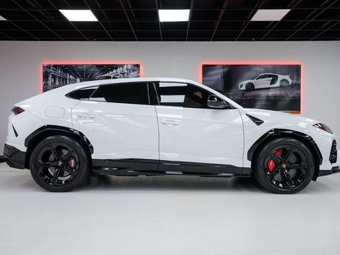 Used 2021 Lamborghini Urus image 32