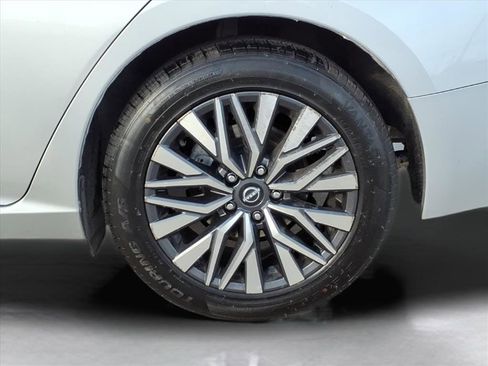 Used 2023 Nissan Altima 2.5 SV image 3