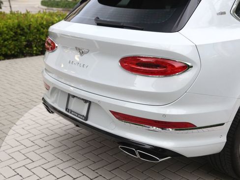 Used 2021 Bentley Bentayga image 16
