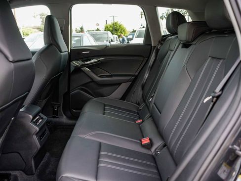 Used 2025 Audi Q6 e-tron Premium Plus image 18