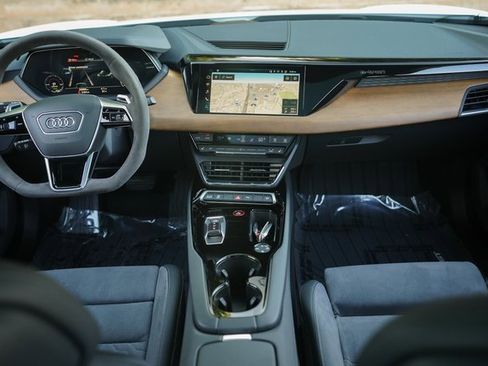 Used 2022 Audi e-tron GT Premium Plus image 20