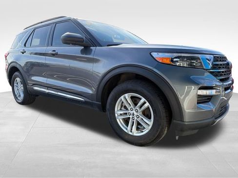 Used 2024 Ford Explorer XLT w/ Equipment Group 202A AWD/4WD image 9