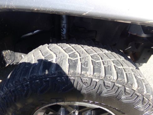 Used 2017 Jeep Wrangler Unlimited Sahara image 14