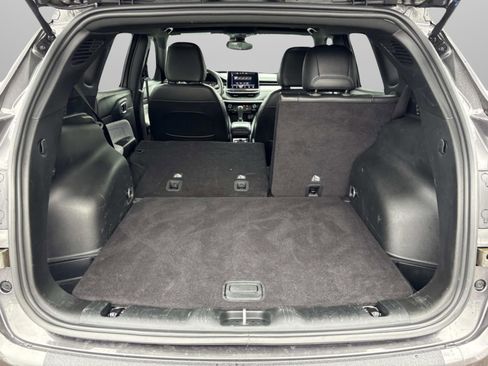 Used 2024 Jeep Compass Latitude w/ Altitude Special Edition image 11