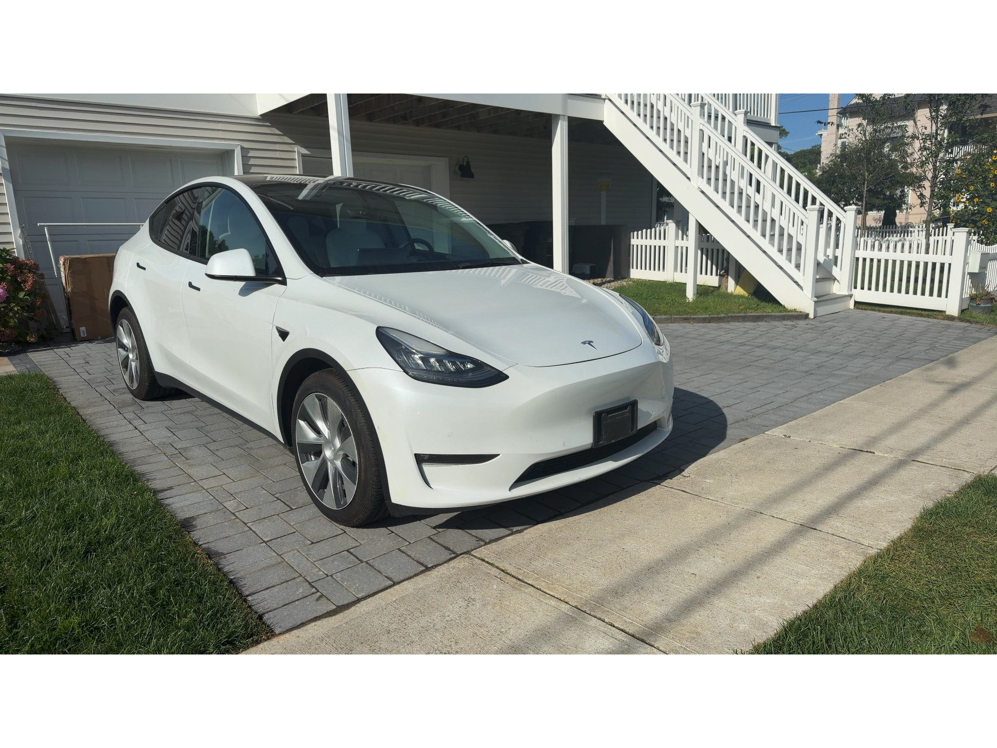 Used 2021 Tesla Model Y Long Range AWD/4WD image 2