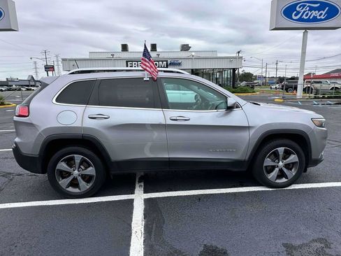 Used 2019 Jeep Cherokee Limited AWD/4WD image 4