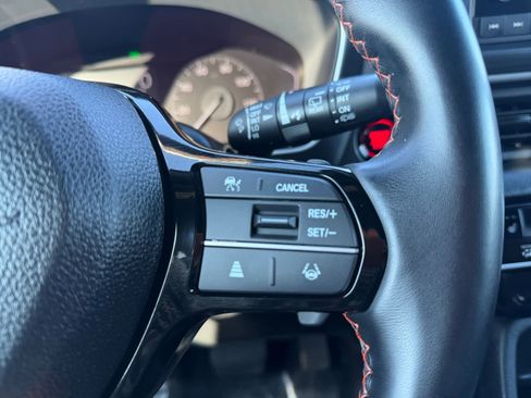 Used 2025 Honda Pilot Sport image 23