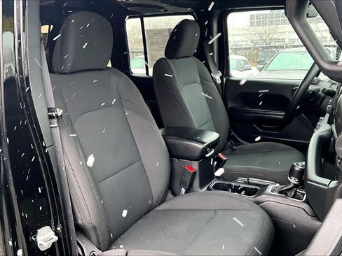 Used 2018 Jeep Wrangler Unlimited Sport image 7