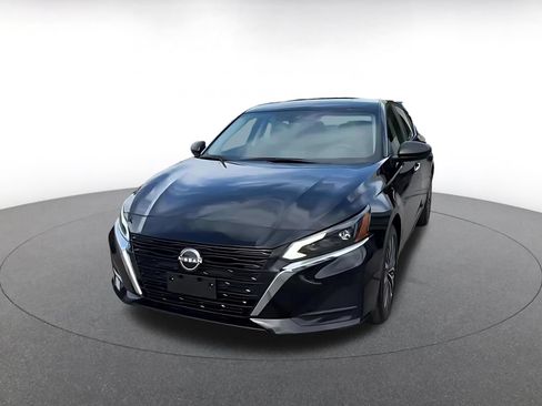 Used 2025 Nissan Altima 2.5 SV FWD image 6