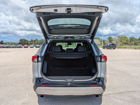 Used 2023 Toyota RAV4 XSE AWD/4WD image 32