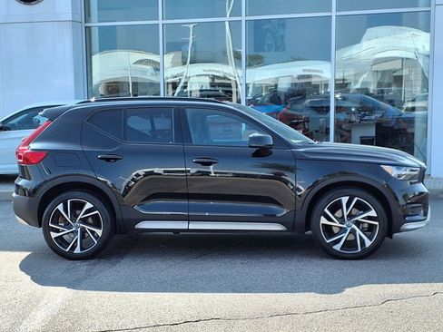 Used 2022 Volvo XC40 T5 R-Design w/ Advanced Package image 8