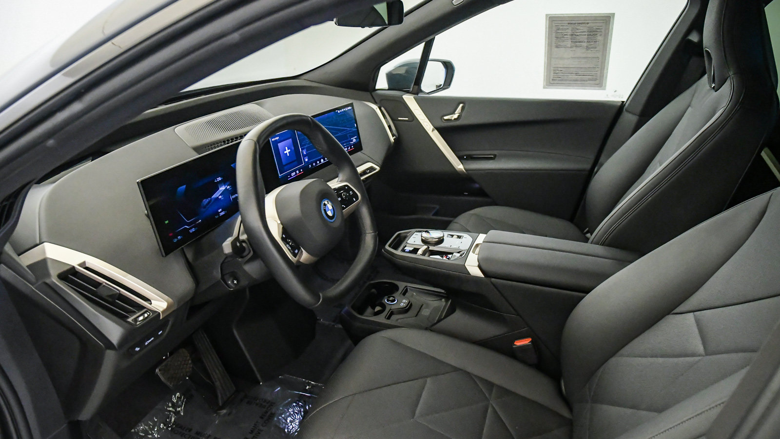 Certified 2024 BMW iX xDrive50 w/ Sport Package AWD/4WD image 17
