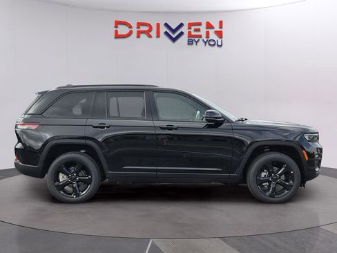 New 2025 Jeep Grand Cherokee Limited w/ Luxury Tech Group II image 6