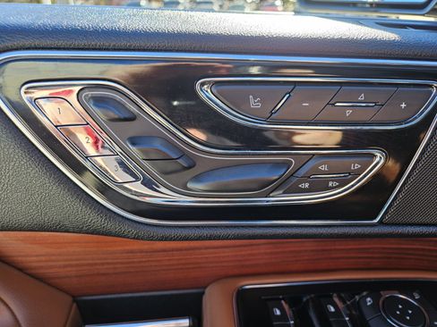 Used 2019 Lincoln Navigator Reserve image 9