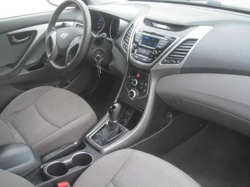 Used 2016 Hyundai Elantra SE FWD image 16