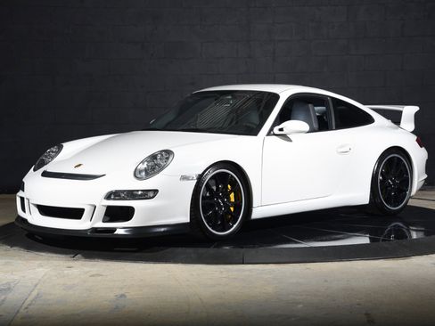 Used 2007 Porsche 911 GT3 RWD image 2