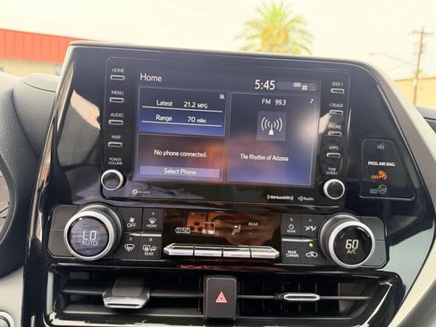 Used 2021 Toyota Highlander LE FWD image 14