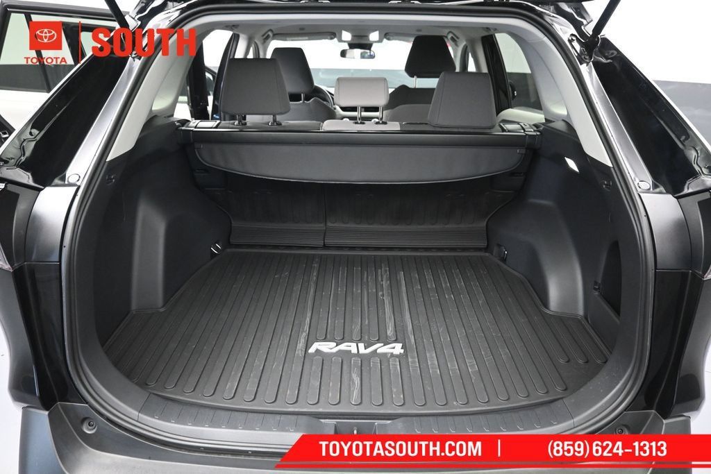Used 2025 Toyota RAV4 XLE AWD/4WD image 26