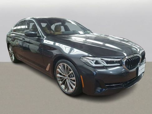 Certified 2022 BMW 530i xDrive w/ Convenience Package image 3