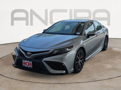 Used 2021 Toyota Camry SE FWD image 3