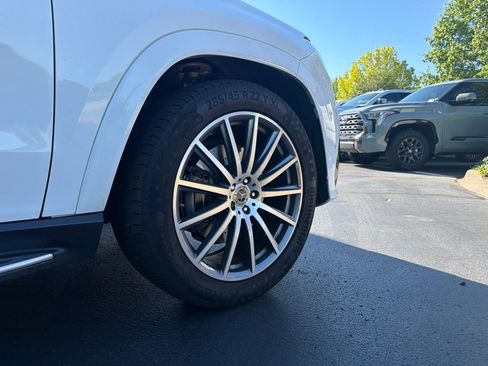 Used 2024 Mercedes-Benz GLS 580 4MATIC image 20