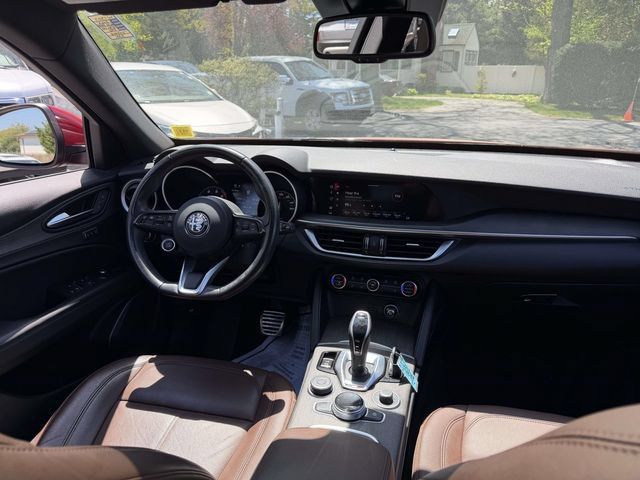 Used 2023 Alfa Romeo Stelvio Ti AWD/4WD image 16