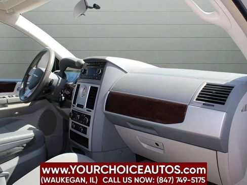 Used 2010 Chrysler Town & Country Touring image 11