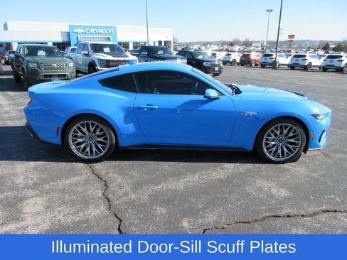 Used 2025 Ford Mustang GT Premium image 6