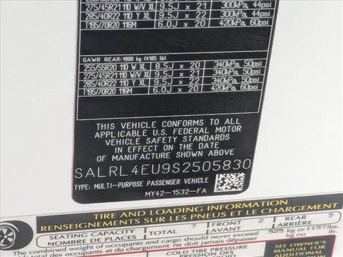 Used 2025 Land Rover Discovery Dynamic SE AWD/4WD image 27