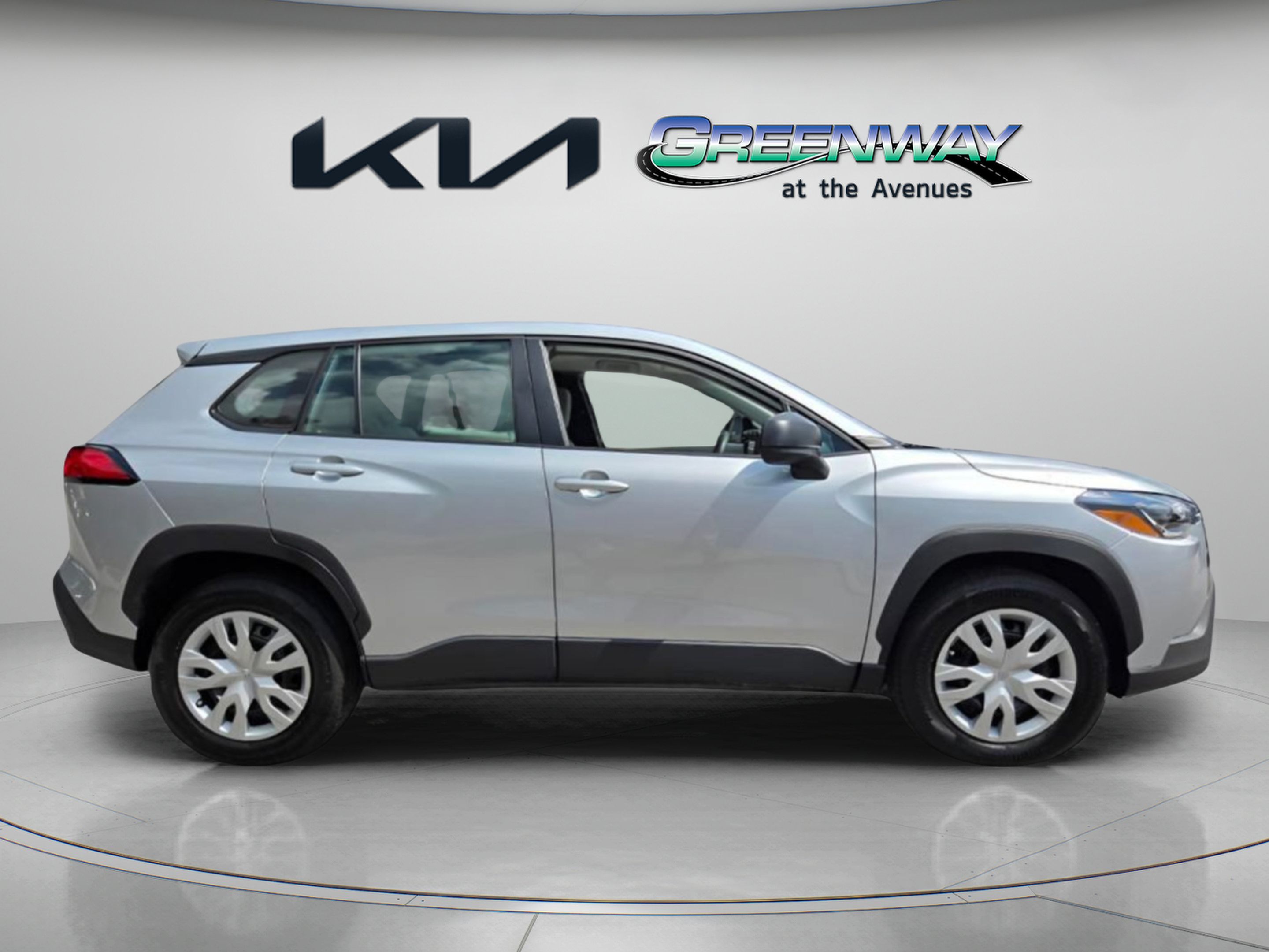 Used 2023 Toyota Corolla Cross L FWD image 8