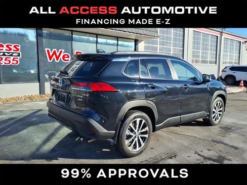 Used 2024 Toyota Corolla Cross XLE image 2