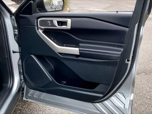 Used 2023 Ford Explorer XLT image 22