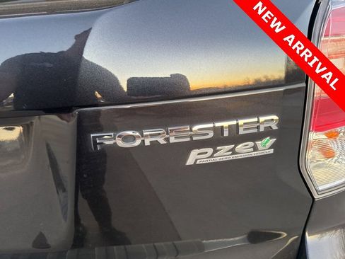 Used 2017 Subaru Forester 2.5i Premium image 11