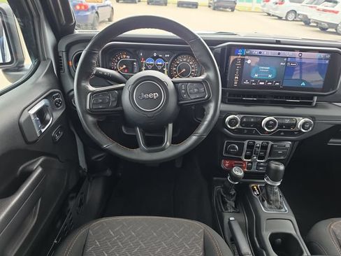 Used 2024 Jeep Gladiator Mojave w/ Technology Group AWD/4WD image 8