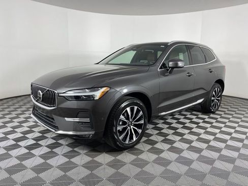 Used 2023 Volvo XC60 B5 Plus w/ Protection Package Premier image 5