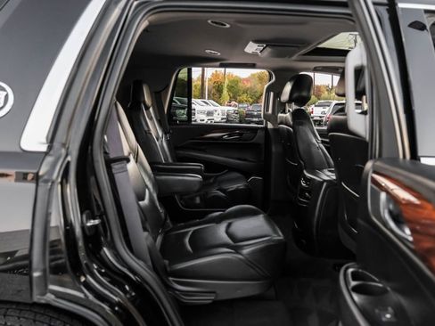Used 2015 Cadillac Escalade Luxury image 37