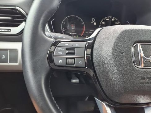 Used 2025 Honda Pilot Touring image 24