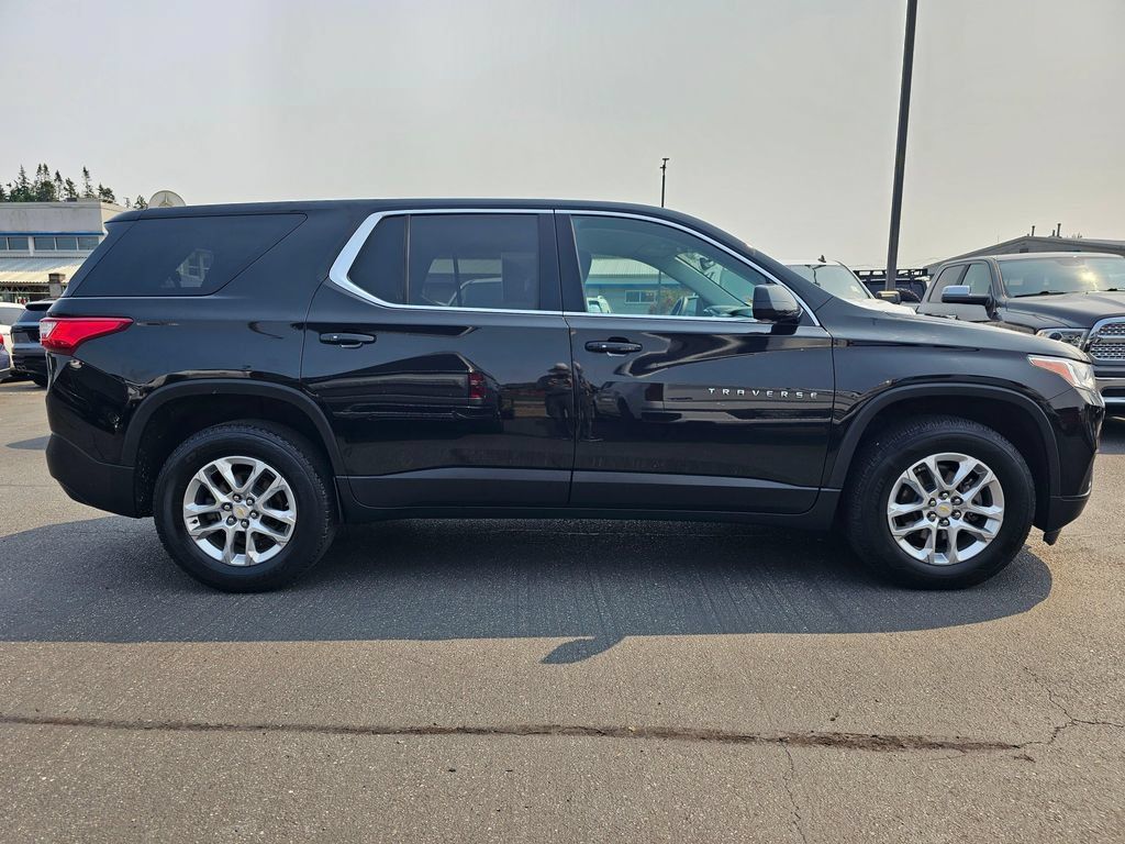 Used 2020 Chevrolet Traverse LS FWD image 2